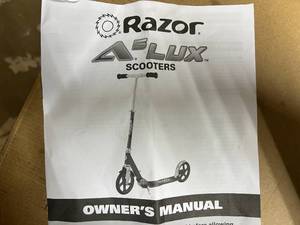 lot 16 image: Razor A5Lux Scooter
