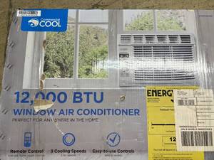 lot 21 image: Commercial Cool 12,000 BTU Window Air Conditioner