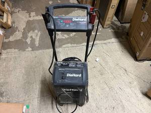 lot 22 image: DieHard 6V12V Battery Charger
