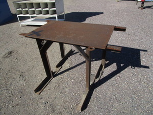 lot 7 image: Welding Table 31x60x35