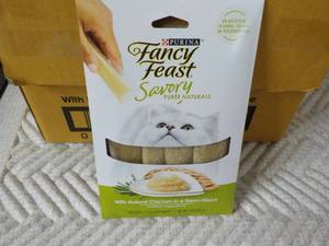 lot 121 image: 30 x 4 packs Purina Fancy Feast Sav...