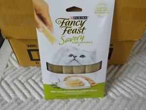 lot 122 image: 30 x 4 packs Purina Fancy Feast Sav...