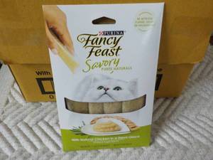 lot 123 image: 30 x 4 packs Purina Fancy Feast Sav...