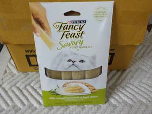 lot 124 image: 30 x 4 packs Purina Fancy Feast Sav...