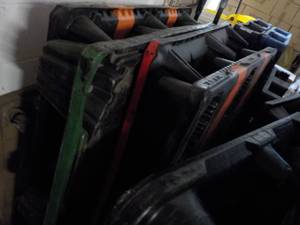lot 199 image: 4 Plastic Pallets...