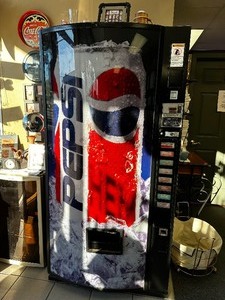 lot 1 image: Working Pepsi Vending Machine Measuring 36 X 26 X 72