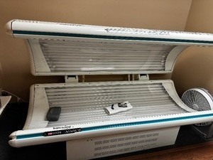 lot 44 image: Super Sundash Intellitan Plus Tanning Bed. Measuring 82 X 46.