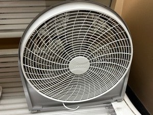 lot 46 image: Lasko Fan