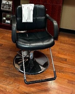 lot 166 image: Hydraulic Barber Chair
