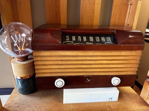 lot 174 image: Delco Radio And Light
