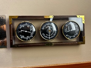 lot 176 image: Vintage Barometer
