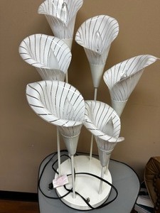 lot 185 image: Calla Lily Decorative Table Lamp