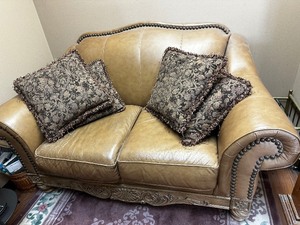 lot 192 image: Love Seat Sofa 36 X 36