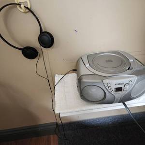 lot 10 image: Portable CD Player Radio With Headphones Measuring 9 X 8