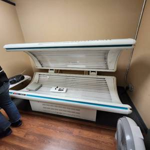lot 19 image: Super Sundash Intellitan Plus Tanning Bed Measuring 82 X 46