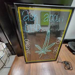 lot 39 image: Light Up Display Measuring 23 X 32.5