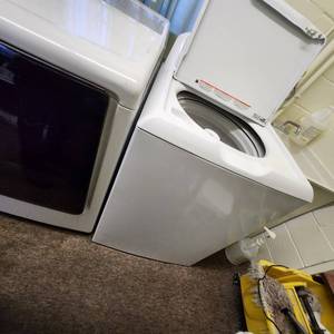 lot 60 image: GE Washing Machine