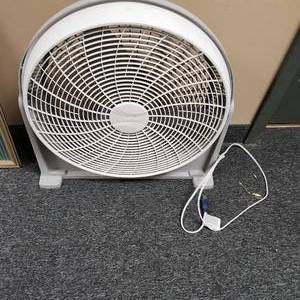 lot 75 image: Lasko Fan