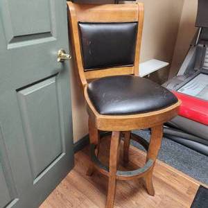 lot 129 image: Barstool With Swivel Seat