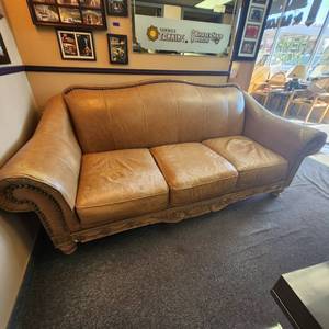 lot 136 image: Couch Measuring 88 X 36