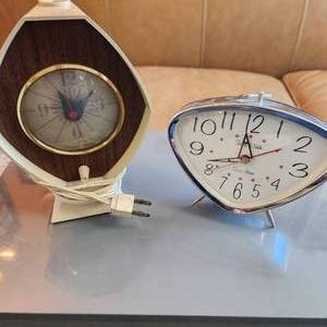 lot 155 image: Two Vintage Clocks