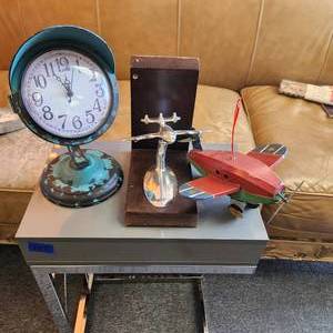 lot 156 image: Various Home Decor As Seen In Photo