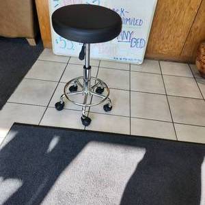 lot 158 image: Rolling Stool With Adjustable Seat