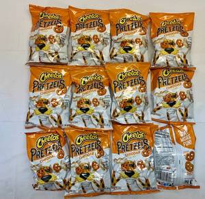 SSS. 12x 3oz Cheetos Cheddar Pretzels