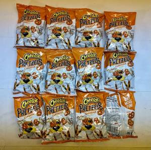 SSS. 12x 3oz Cheetos Cheddar Pretzels