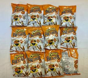 SSS. 12x 3oz Cheetos Cheddar Pretzels