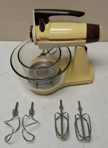 Vintage Sunbeam Mixmaster 255 Watts Mixer with Original (1 Pair) Beaters & (1Pair) Dough Hooks