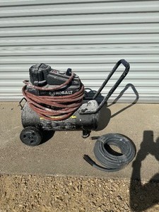 lot 35 image: Kobalt 1.8hp Air Compressor & 2 Hoses