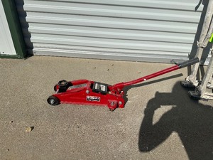 lot 67 image: Big Red Hydraulic Car Jack