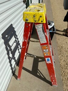 lot 73 image: Werner 4 Fiberglass Step Ladder