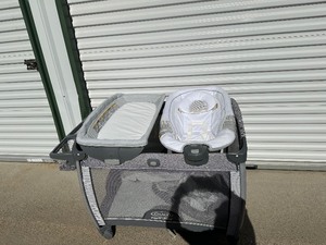 lot 21 image: Graco Pack N Play