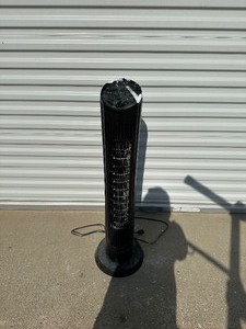 lot 60 image: Omni Breeze Swivel Tower Fan - has remote