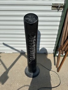 lot 59 image: Omni Breeze Swivel Tower Fan