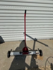 lot 39 image: Tool Shop 30 Magnetic Sweeper