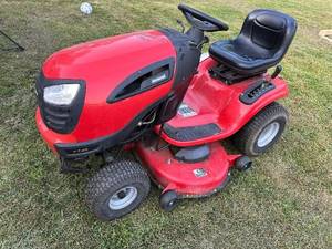 lot 14 image: 2019  2020 Jonsered 46 Riding Lawn Mower Tractor - 22Hp Briggs & Stratton  118 Hours
