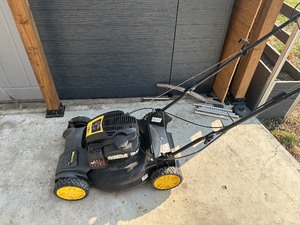 lot 53 image: Briggs & Stratton Brute 675exi Lawn Mower