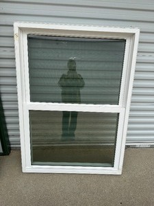 lot 83 image: Endure En600  EN601 Window 40 x 54 With Screen Unused # 13