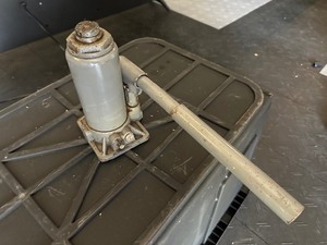 lot 103 image: Bottle Car  Truck Jack Works