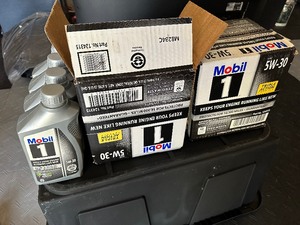 lot 104 image: 16 Quarts Mobil 1 Full Synthetic 5w30 Motor Oil - New