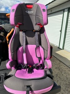 lot 114 image: Graco Kids  Toddler Adjustable Car Seat