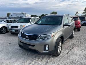 lot 17C image: 2014 Kia Sorento LX - AWD