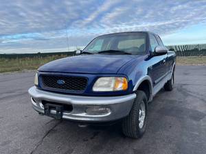 lot 17R image: 1997 Ford F-150 - 4X4 - 2 OWNERS