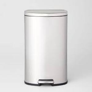 lot 225 image: 45L D Shape Step Trash Can - Brightroom