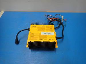 lot 63 image: Quiq&nbsp912-2400 24V Battery Charger