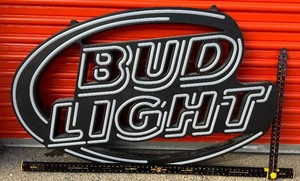 lot 119 image: BUD LIGHT NEON SIGN