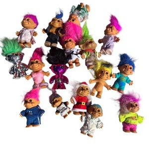 lot 16 image: LOT OF TROLLS DOLLS